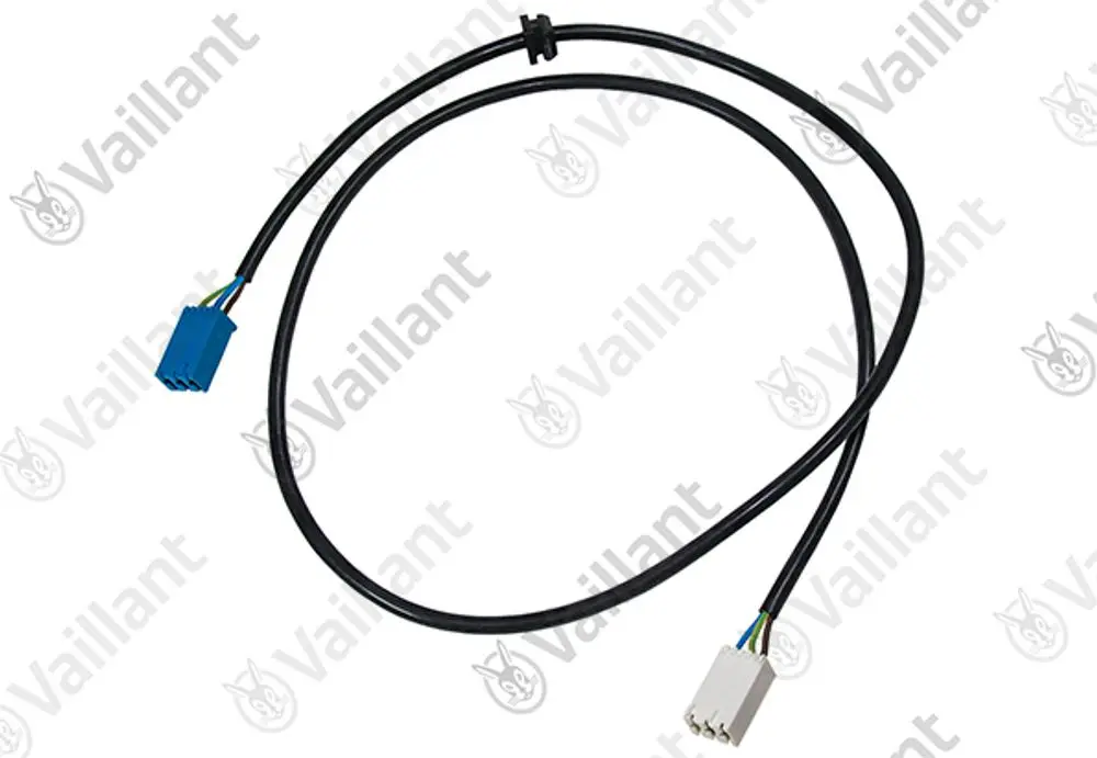 Kabelbaum mit zwei Steckverbindern, einer blau und einer weiß, umgeben von schwarzem Kabel, hergestellt von Vaillant.